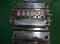 Hot Runner Mold 13